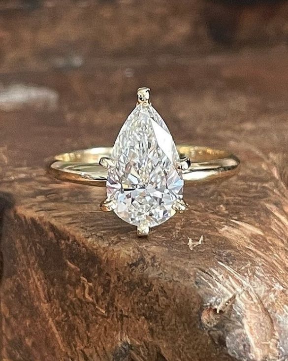 Winter Jewelry’s sparkling diamond ring stands out as a symbol of elegance and special occasions.