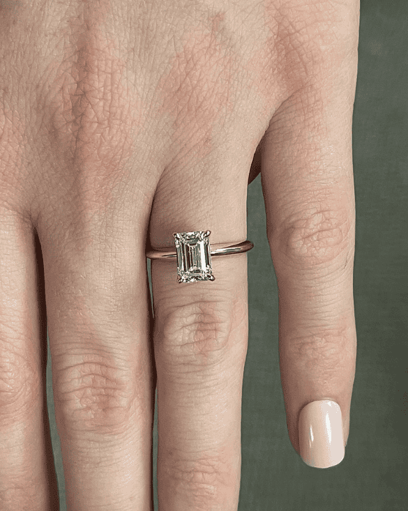 Winter Jewelry’s gold ring with a clear gemstone shows expert craftsmanship and elegance for everyday style.