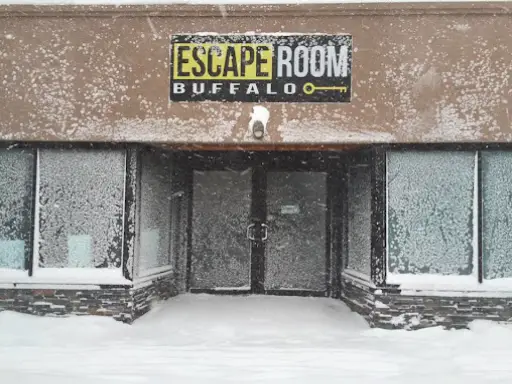 Winter Jewelry’s entrance looks calm and wintry, showing how snow can inspire cool custom jewelry designs.